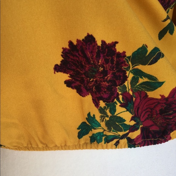 Free Press Yellow Floral Top Size Medium - Picture 6 of 7